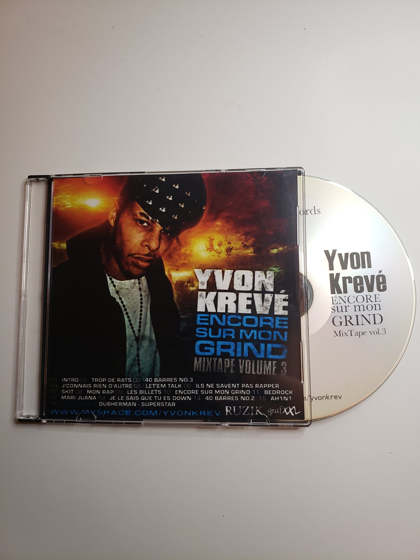 Yvon Krevé Mixtape autographiée vol.3 - Encore sur mon grind - (2010)
